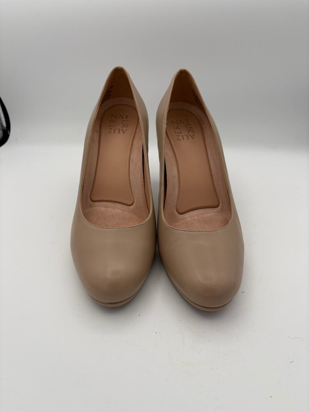 Women’s Naturalizer Size 8.5 Nude Leather Pumps